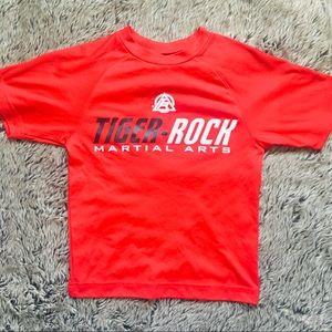 Tiger rock boy’s short sleeve Tshirt size 4 NOWT